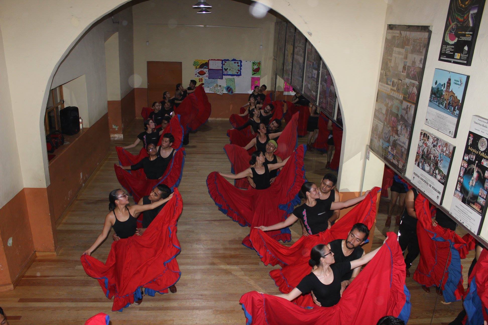 Integrantes Grupo Danza Mexico Folklórico